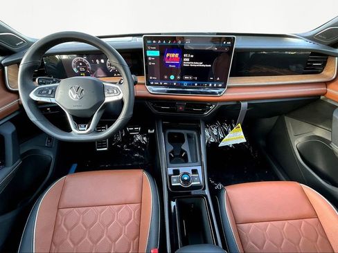 New 2025 Volkswagen Tiguan SEL R-Line image 5