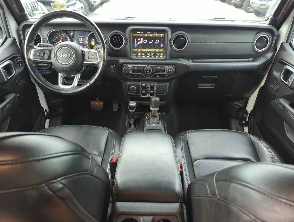 Used 2022 Jeep Wrangler Unlimited Sahara AWD/4WD image 14
