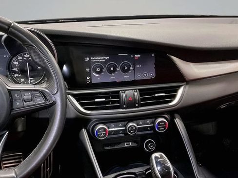 Used 2022 Alfa Romeo Giulia Veloce AWD/4WD image 7