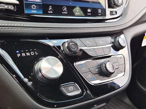 Used 2026 Chrysler Pacifica Select FWD image 25