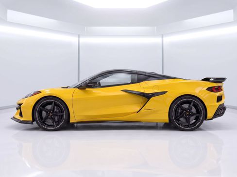 Used 2025 Chevrolet Corvette E-Ray AWD/4WD image 2
