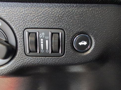 Used 2016 Dodge Challenger SRT Hellcat image 15