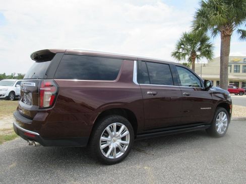 Used 2022 Chevrolet Suburban High Country image 6