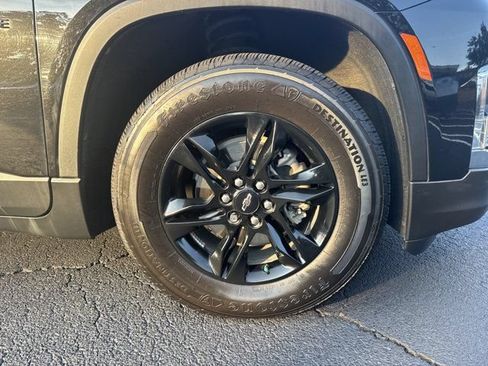 Used 2022 Chevrolet Traverse LT FWD image 14