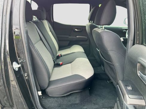 Used 2022 Toyota Tacoma TRD Sport w/ Black Out Package (TMS) AWD/4WD image 25
