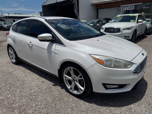Used 2016 Ford Focus Titanium w/ Titanium Technology Package FWD image 2