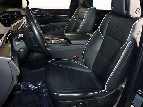 Used 2023 Cadillac Escalade ESV Premium Luxury image 4