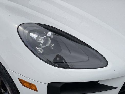 Certified 2021 Porsche Macan AWD/4WD image 11