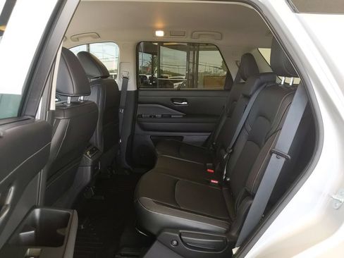 Used 2023 Nissan Pathfinder SL w/ Lighting Package (N92) AWD/4WD image 13