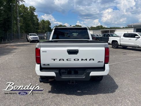 Used 2024 Toyota Tacoma SR5 AWD/4WD image 13