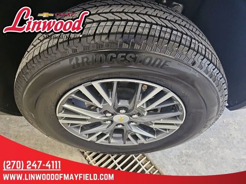 Used 2026 Chevrolet Traverse LT FWD image 7