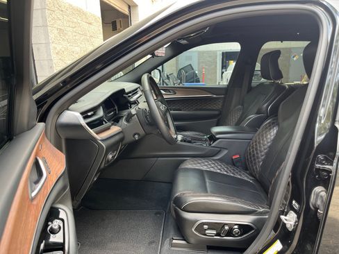 Used 2023 Jeep Grand Cherokee Summit w/ Adv Protech Group IV AWD/4WD image 11