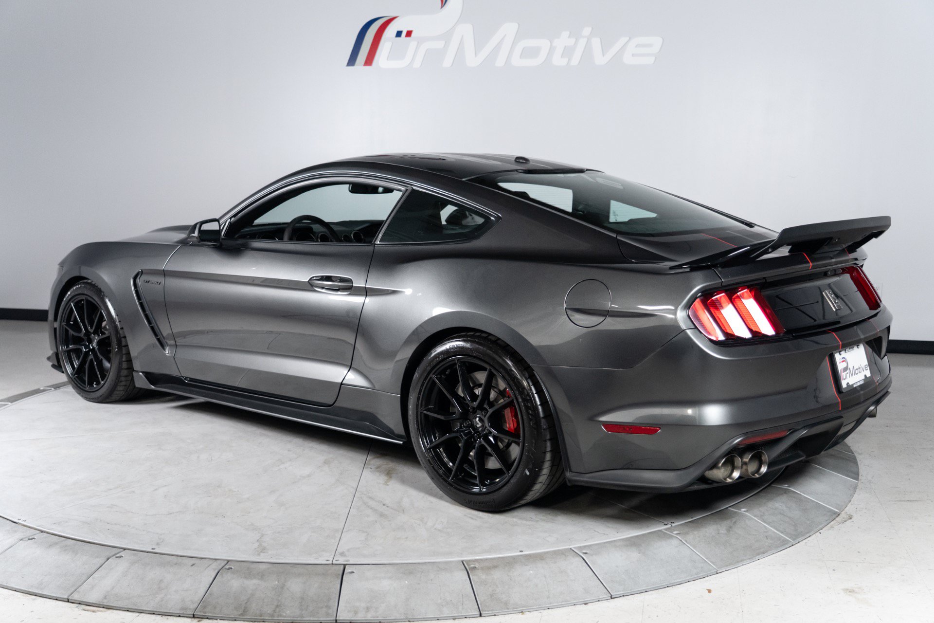 Used 2019 Ford Mustang Shelby GT350 w/ Technology Package RWD image 5