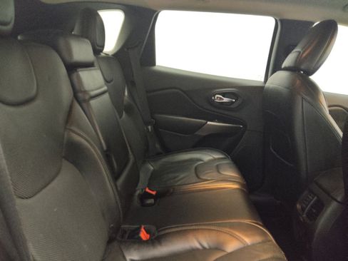 Used 2019 Jeep Cherokee Limited FWD image 19