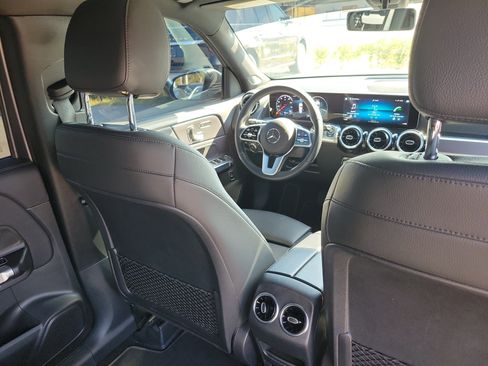 Used 2021 Mercedes-Benz GLB 250 4MATIC w/ Premium Package image 13