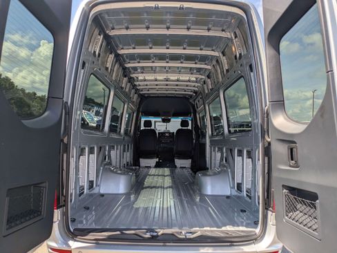 Used 2022 Mercedes-Benz Sprinter 3500 image 12