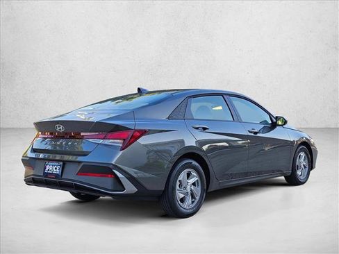 Used 2026 Hyundai Elantra SE FWD image 5