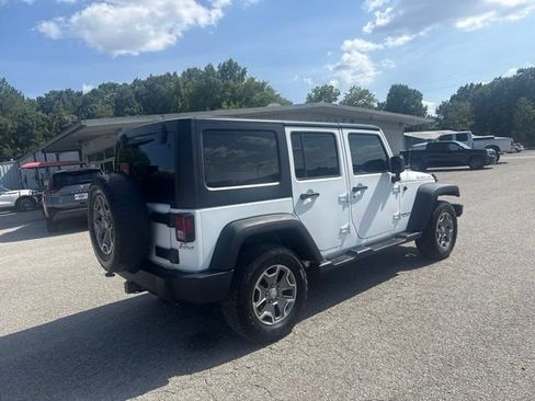 Used 2015 Jeep Wrangler Unlimited Rubicon w/ Connectivity Group AWD/4WD image 18