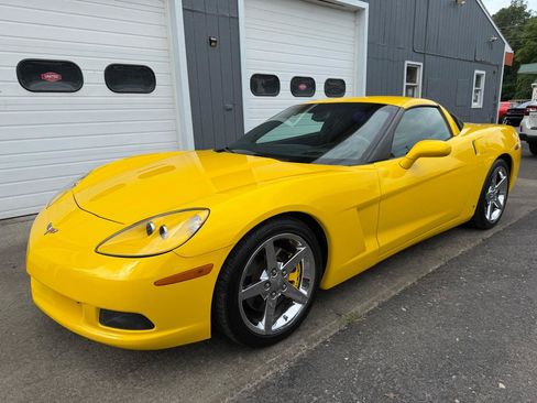 Used 2006 Chevrolet Corvette Coupe w/ Preferred Equipment Group RWD image 4