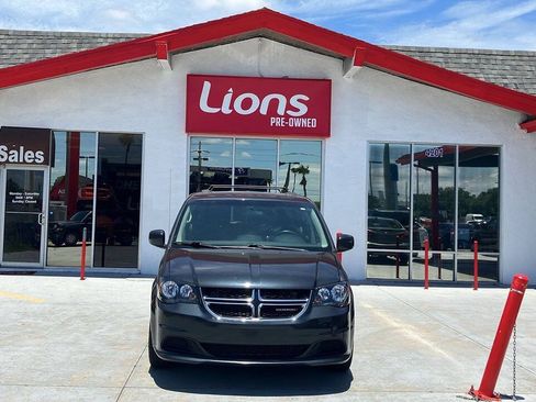 Used 2014 Dodge Grand Caravan SXT FWD image 1