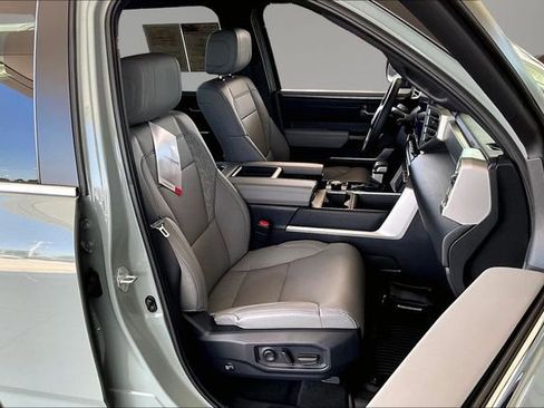 Used 2025 Toyota Tundra Limited AWD/4WD image 26
