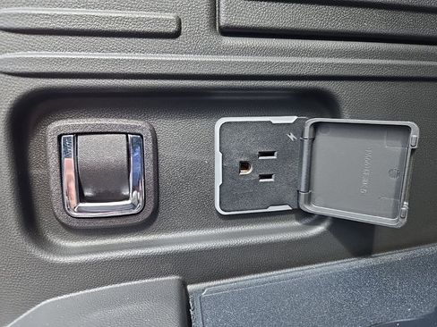 Used 2024 GMC Hummer EV 3X w/ Omega Edition image 63