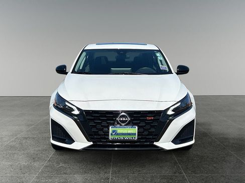 Used 2023 Nissan Altima 2.5 SR w/ SR Premium Package AWD/4WD image 2