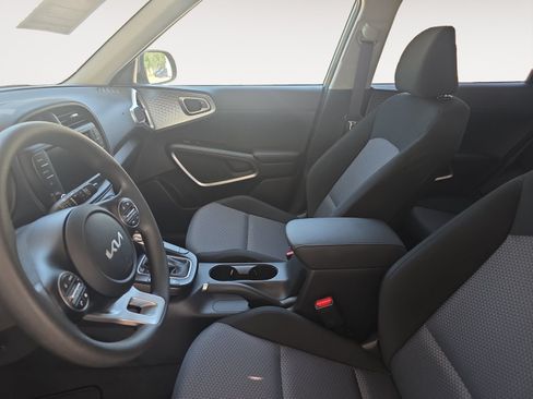 Certified 2025 Kia Soul LX w/ LX Technology Package FWD image 21