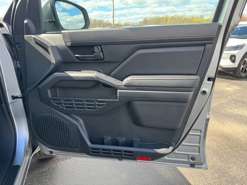Certified 2025 Toyota Tacoma SR5 AWD/4WD image 29