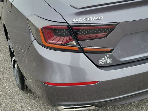 Used 2018 Honda Accord Sport image 11