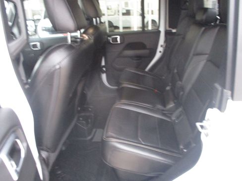 Used 2020 Jeep Gladiator Overland image 6