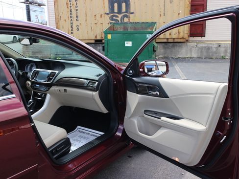Used 2016 Honda Accord Touring image 29