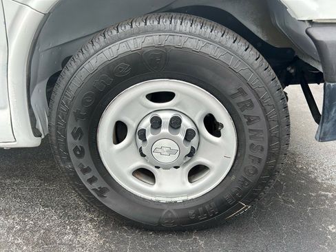 Used 2015 Chevrolet Express 2500 image 27