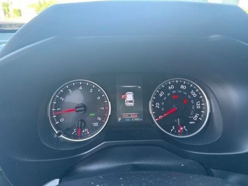 Used 2021 Toyota RAV4 XLE w/ Convenience Package FWD image 8