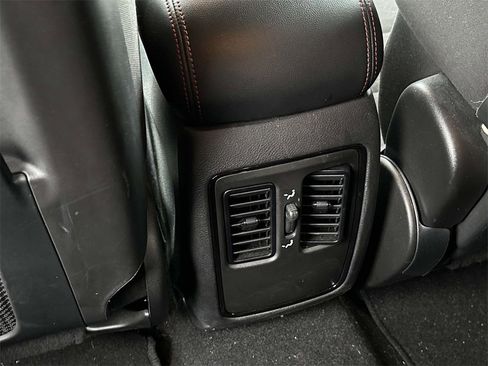 Used 2023 Dodge Durango GT image 13