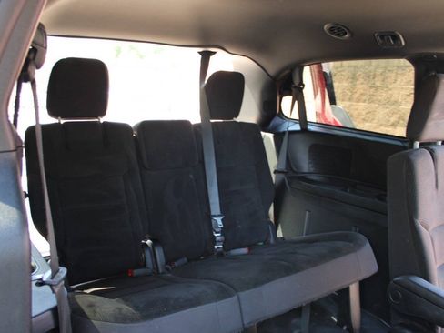 Used 2018 Dodge Grand Caravan SE FWD image 13