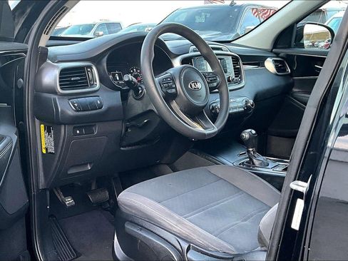 Used 2017 Kia Sorento LX image 11
