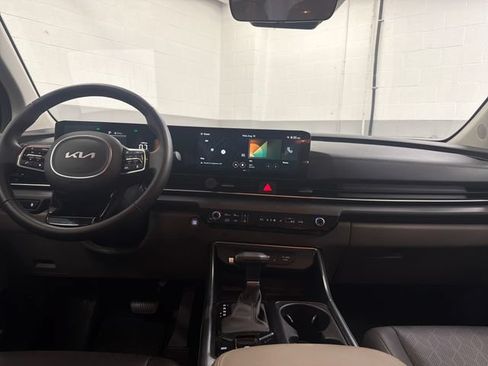 Used 2026 Kia Carnival EX FWD image 13