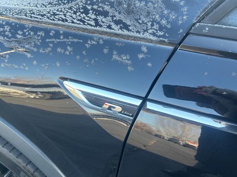 Used 2021 Volkswagen Tiguan SE R-Line image 18