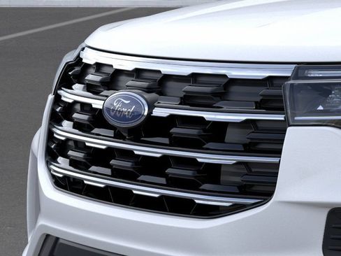 Used 2026 Ford Explorer Active AWD/4WD image 17
