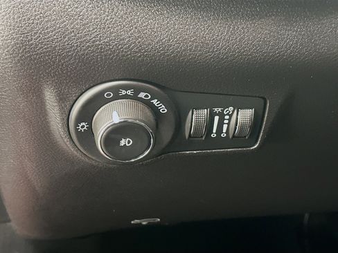 Used 2025 Jeep Compass Trailhawk AWD/4WD image 17