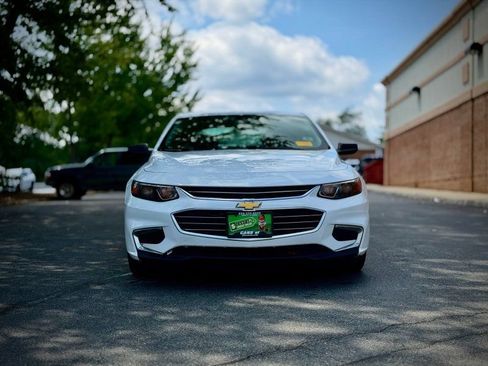 Used 2018 Chevrolet Malibu LS FWD image 2