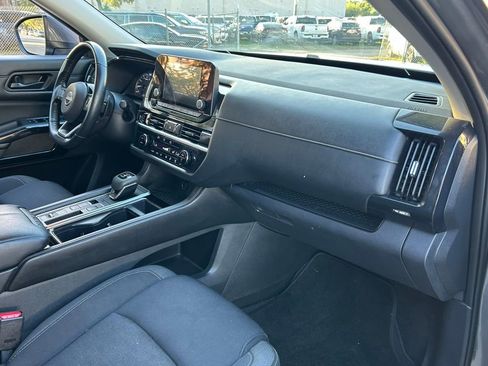 Used 2023 Nissan Pathfinder SV image 31