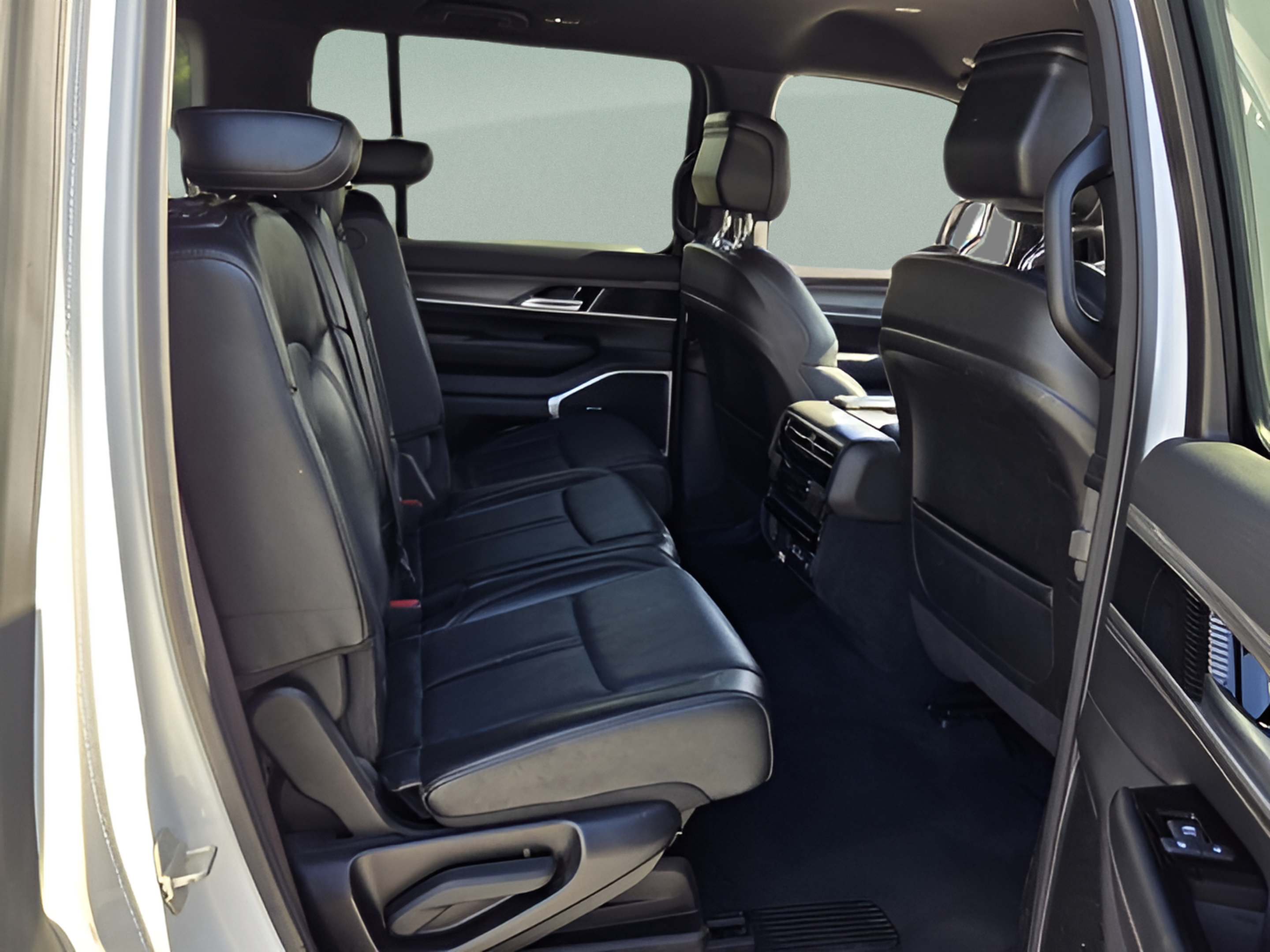 Used 2024 Jeep Wagoneer Series II w/ Flexible Seating Group RWD image 14