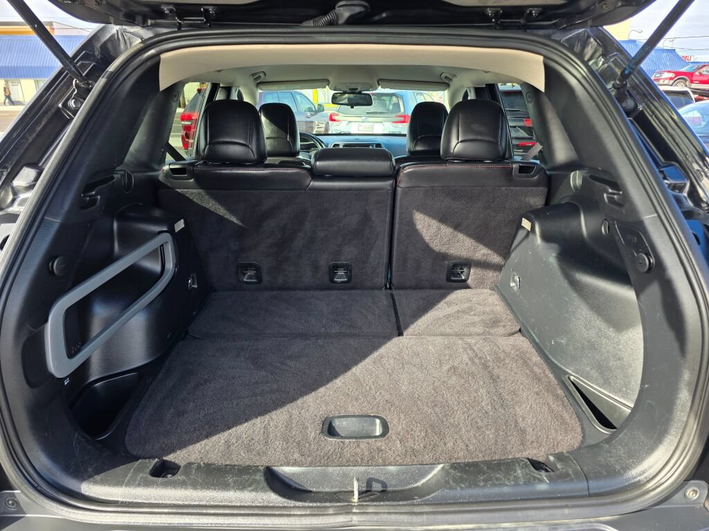 Used 2016 Jeep Cherokee Trailhawk w/ Leather Interior Group AWD/4WD image 13