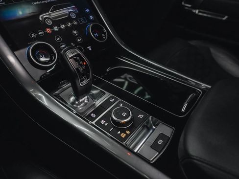 Used 2020 Land Rover Range Rover Sport SVR image 65