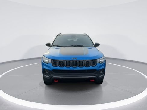 Used 2024 Jeep Compass Trailhawk image 3