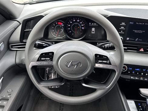 Used 2022 Hyundai Elantra SEL w/ Cargo Package image 9