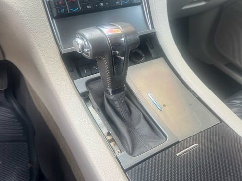 Used 2010 Ford Taurus Limited FWD image 10