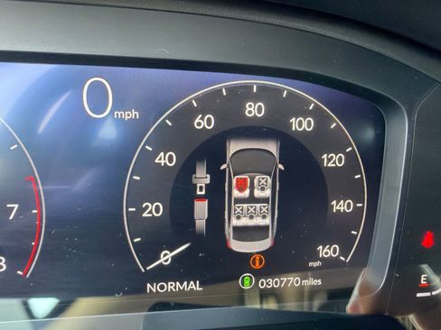 Used 2024 Honda Civic Touring image 2